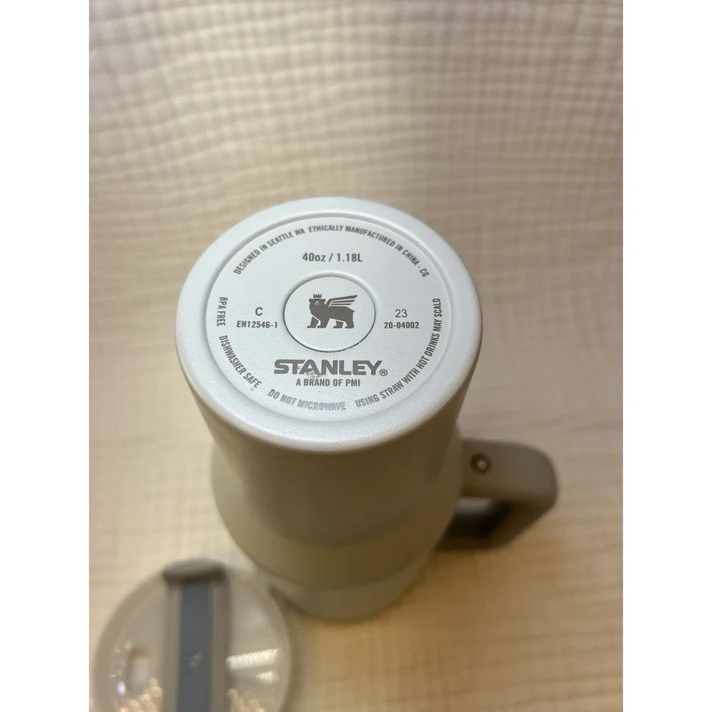 Stanley Quencher H2.0 FlowState 40oz Tumbler Handle No Straw Light Gray Cream - Picture 8 of 13